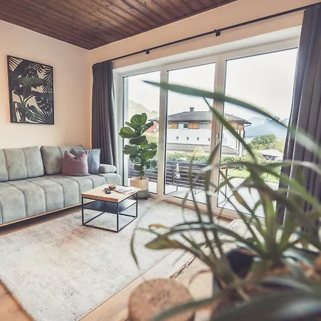 Anna Pertl - Lieblingsquartier Aparthotel Sankt Gilgen